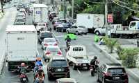 Emetra ha recibido denuncias por daños en retrovisores de vehículos, ocasionados por motoristas.(Prensa Libre: Hemeroteca PL)