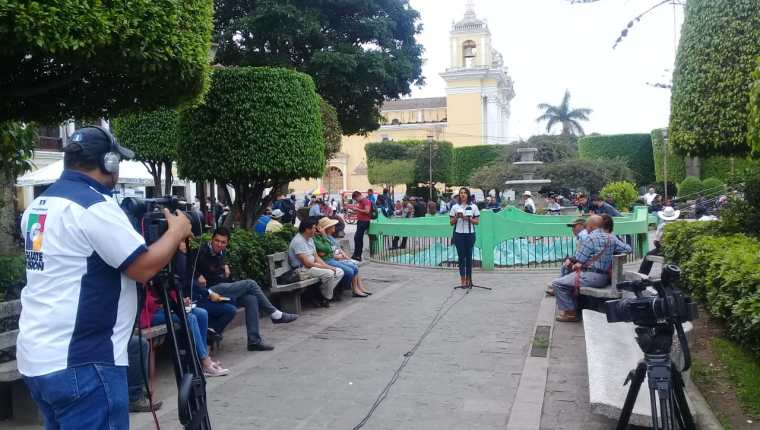 Cabildo Abierto de Prensa Libre y Noticiero Guatevisión se transmitió este viernes desde el parque central de Huehuetenango. (Foto Prensa Libre: Mike Castillo)