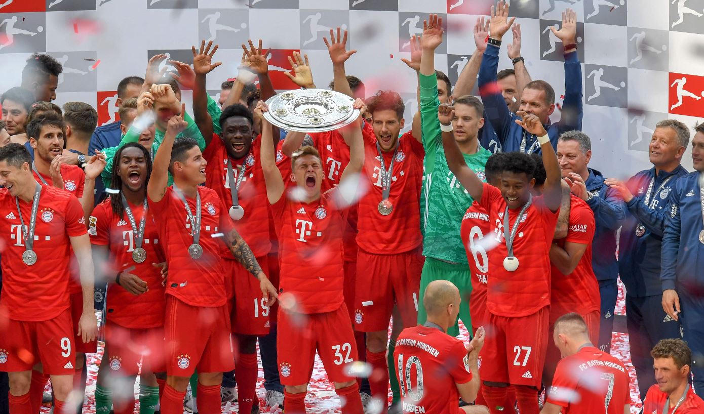El Bayern Múnich celebra después de conquistar la Bundesliga. (Foto Prensa Libre: AFP).