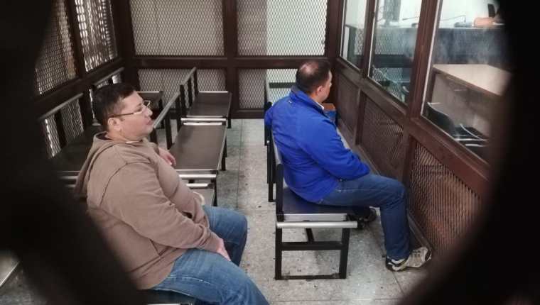 Marvin Delfino Barrios Marchena -izquierda- condenado a 27 años por liderar una estructura de contrabando de gasolina, deberá pagar la reparación digna al Estado. (Foto Prensa Libre: Hemeroteca PL)