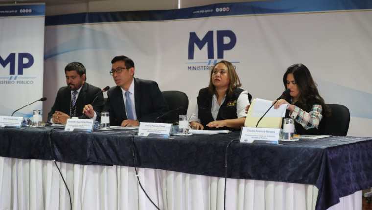Fiscales explicaron los avances de la investigación por tráfico de personas. (Foto Prensa Libre: Érick Ávila)