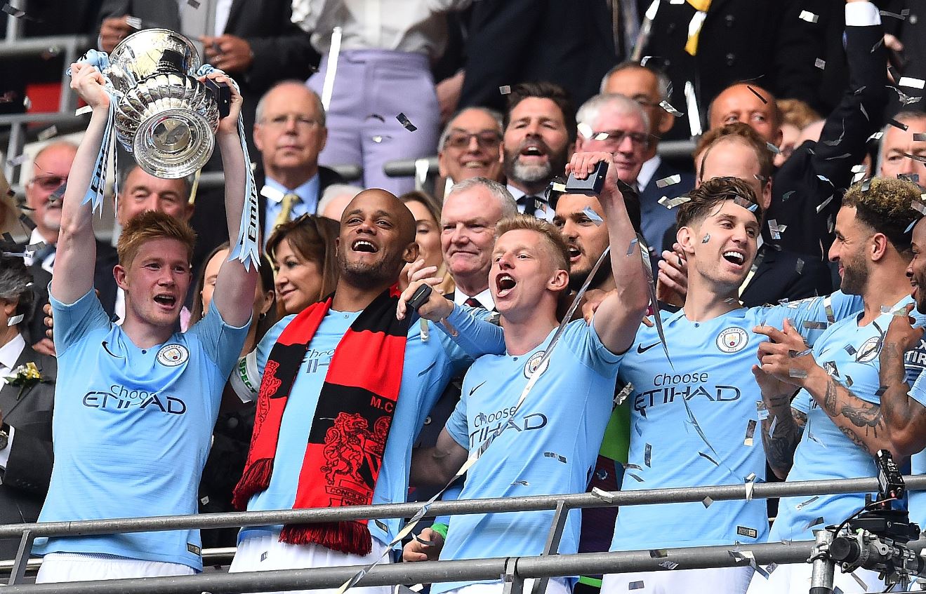 El Mánchester City festeja con la FA Cup al vencer en la final al Watford. (Foto Prensa Libre: AFP).