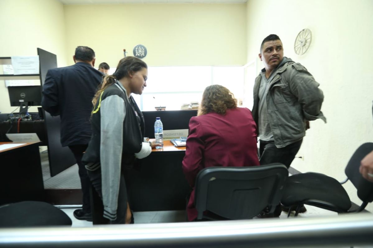 El juez resolvió dejar en libertad condicional al piloto del autobús. (Foto Prensa Libre: Esbin García)