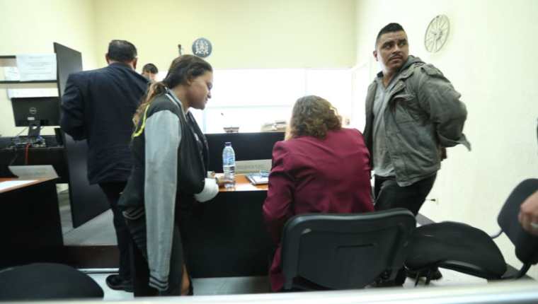 El juez resolvió dejar en libertad condicional al piloto del autobús. (Foto Prensa Libre: Esbin García)