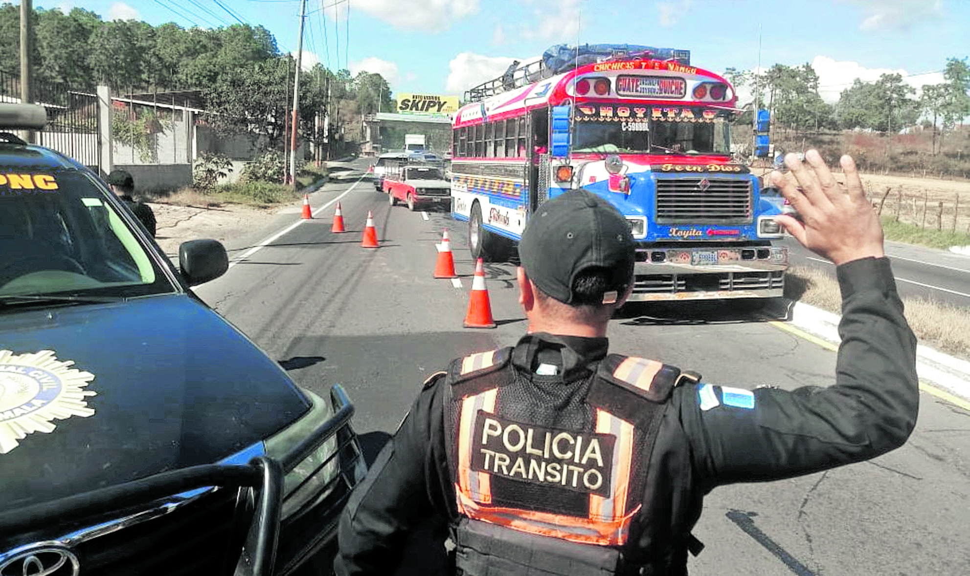 La Policía Nacional Civil, podrá verificar que los buses tengan en funcionamiento el dispositivo para regular la velocidad.(Foto Prensa Libre: Hemeroteca PL)