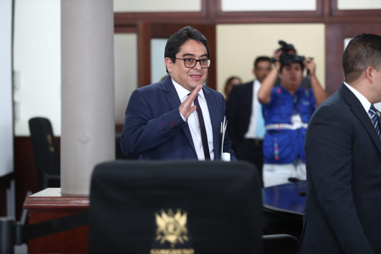 El procurador de los Derechos Humanos, Jordán Rodas, se reúne con diputados de la Comisión de Derechos Humanos del Congreso. (Foto Prensa Libre: Carlos Hernández Ovalle)