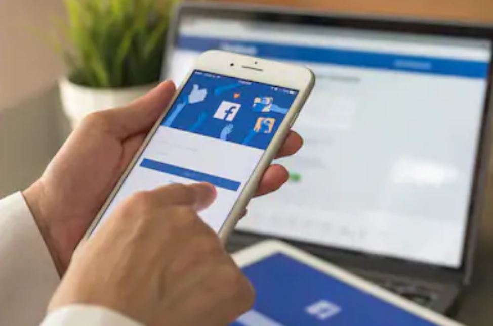 Facebook desactiva millones de cuentas falsas. (Foto Prensa Libre: Servicios)