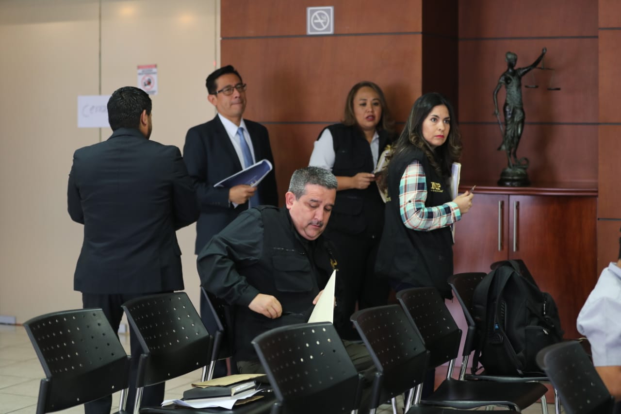 Fiscales contra extorsiones previo a la conferencia del caso en la sede del Ministerio Público (Foto Prensa Libre: Érick Ávila)