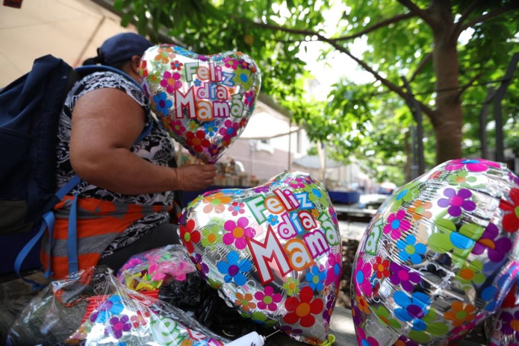 Los guatemaltecos celebran a todas las madrecitas. (Foto Prensa Libre: Hemeroteca PL)