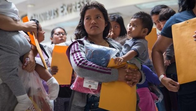 En los albergues ubicados en la frontera se encuentran madres que este domingo celebran su día  en territorio estadounidense. (Foto Prensa Libre: Hemeroteca PL)