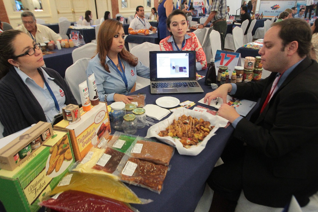 Empresarios peruanos vendrán a Guatemala para explorar oportunidades de negocios en el sector de alimentos. (Foto Prensa Libre: Hemeroteca)