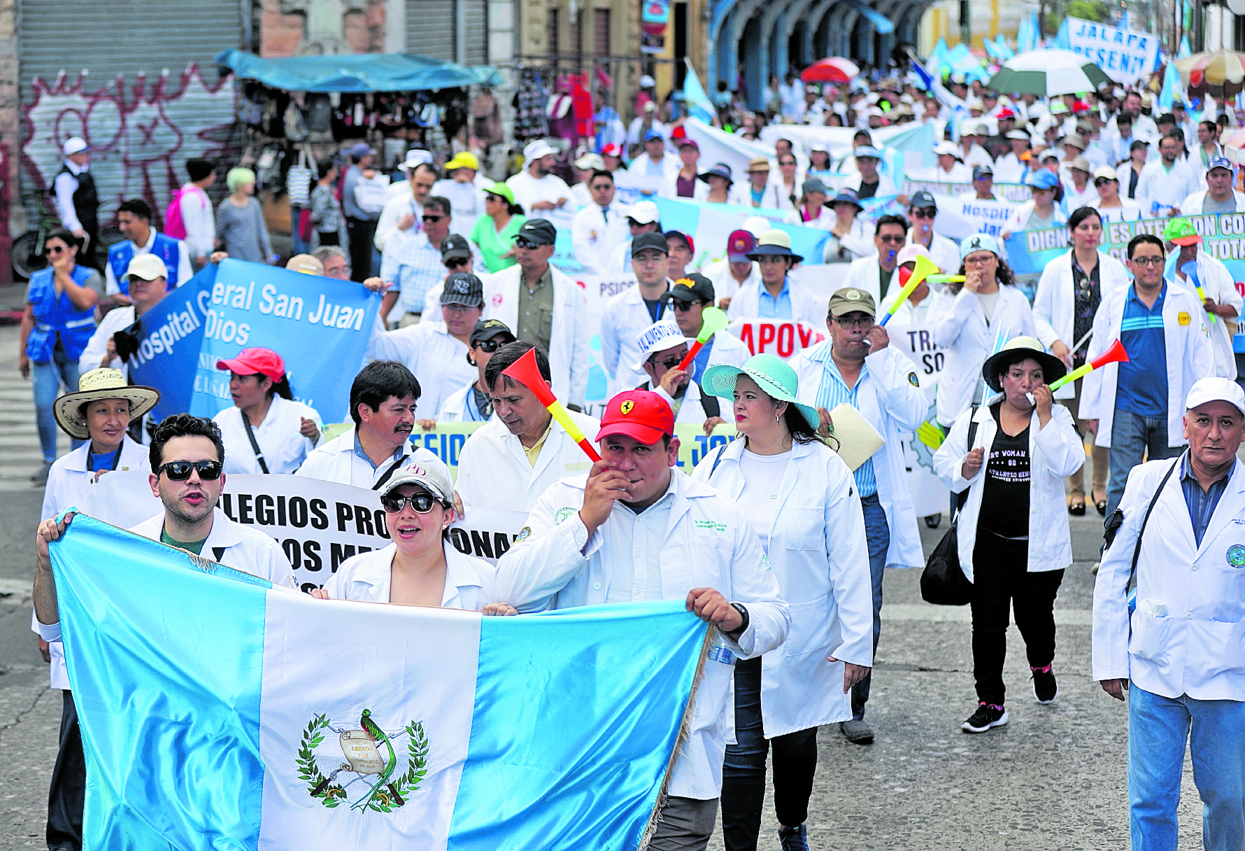 Los profesionales de la están por recibir el primer pago del incremento salarial por parte del Ministerio de Salud. (Foto Prensa Libre: Hemeroteca PL)