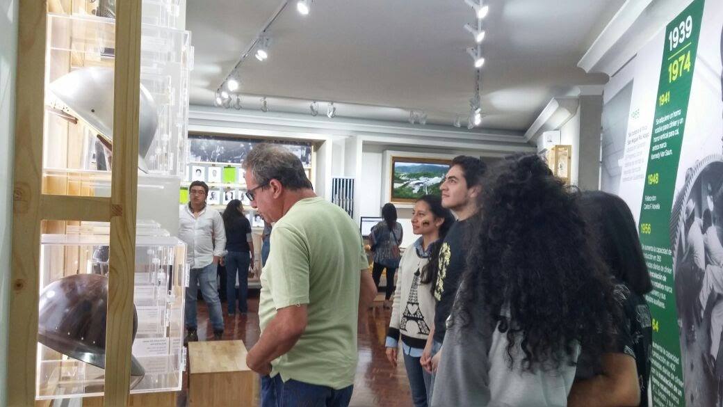 Cada año decenas de personas participan en la Noche de los Museos. La imagen ilustra cómo se vivió la actividad en el 2018. (Foto Prensa Libre: tomada de Facebook-Noche de Museos Guatemala)