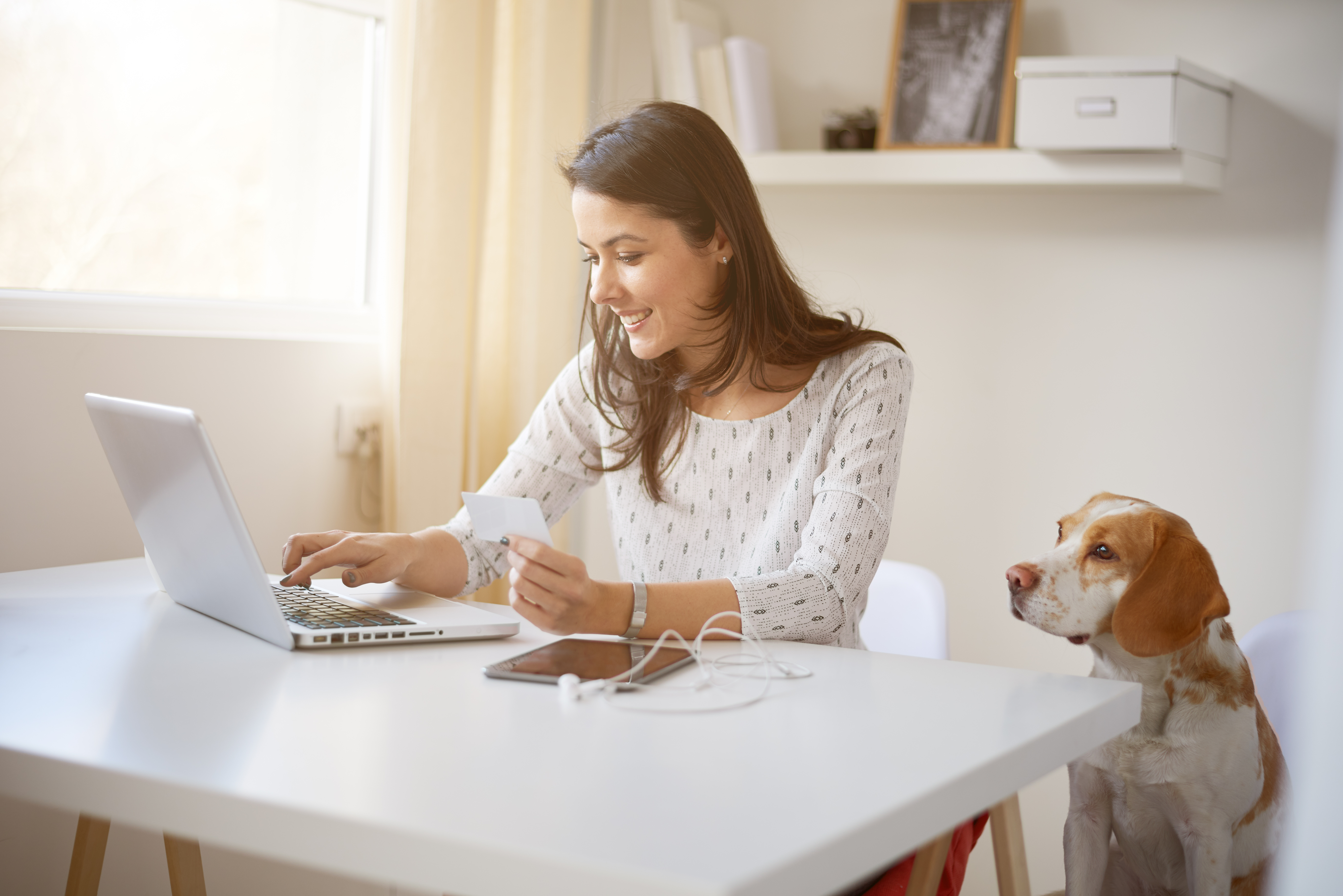 El trabajo en casa es una modalidad que se adapta a las necesidades de algunas personas. (Foto Prensa Libre: Shutterstock)