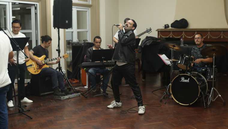 Killer Queen, grupo guatemalteco, en ensayo Show Rapsodia para Guatemala.  (Foto Prensa Libre: Erick Ávila).                  