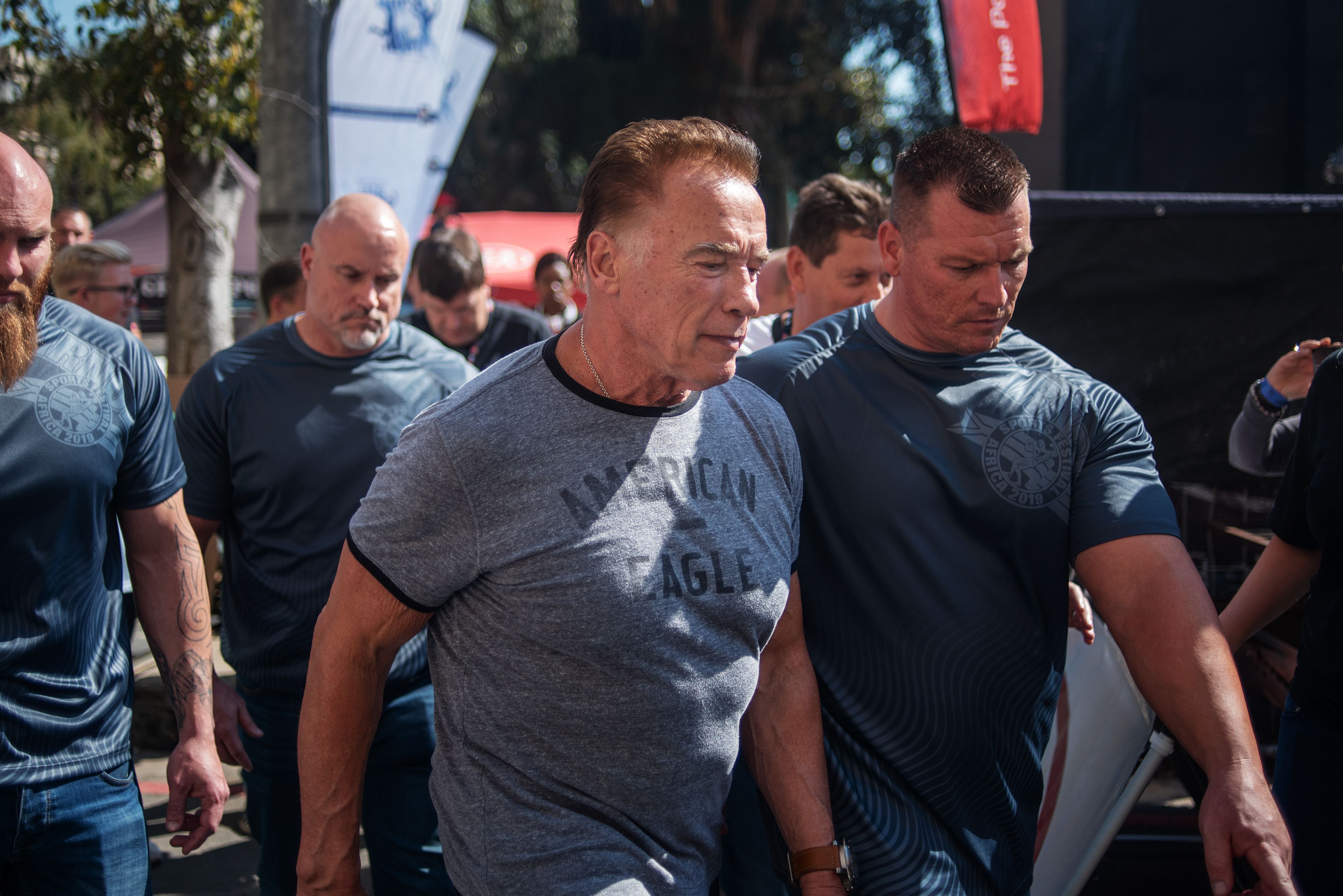 El actor Schwarzenegger el pasado viernes 17, en Classic Africa, un festival de múltiples deportes celebrado en Sudáfrica. (Foto Prensa Libre: AFP)