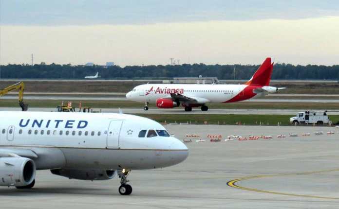 La aerolínea Avianca indicó que la decisión de United Airlines  es un cambio en el gobierno corporativo del Holding, más no de su composición societaria. (Foto Prensa Libre: Hemeroteca)