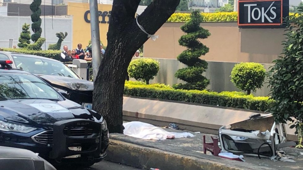 Un vehículo diplomático arrollo a seis personas una de ellas falleció en el incidente. (Foto Prensa Libre: López Doriga Digital)