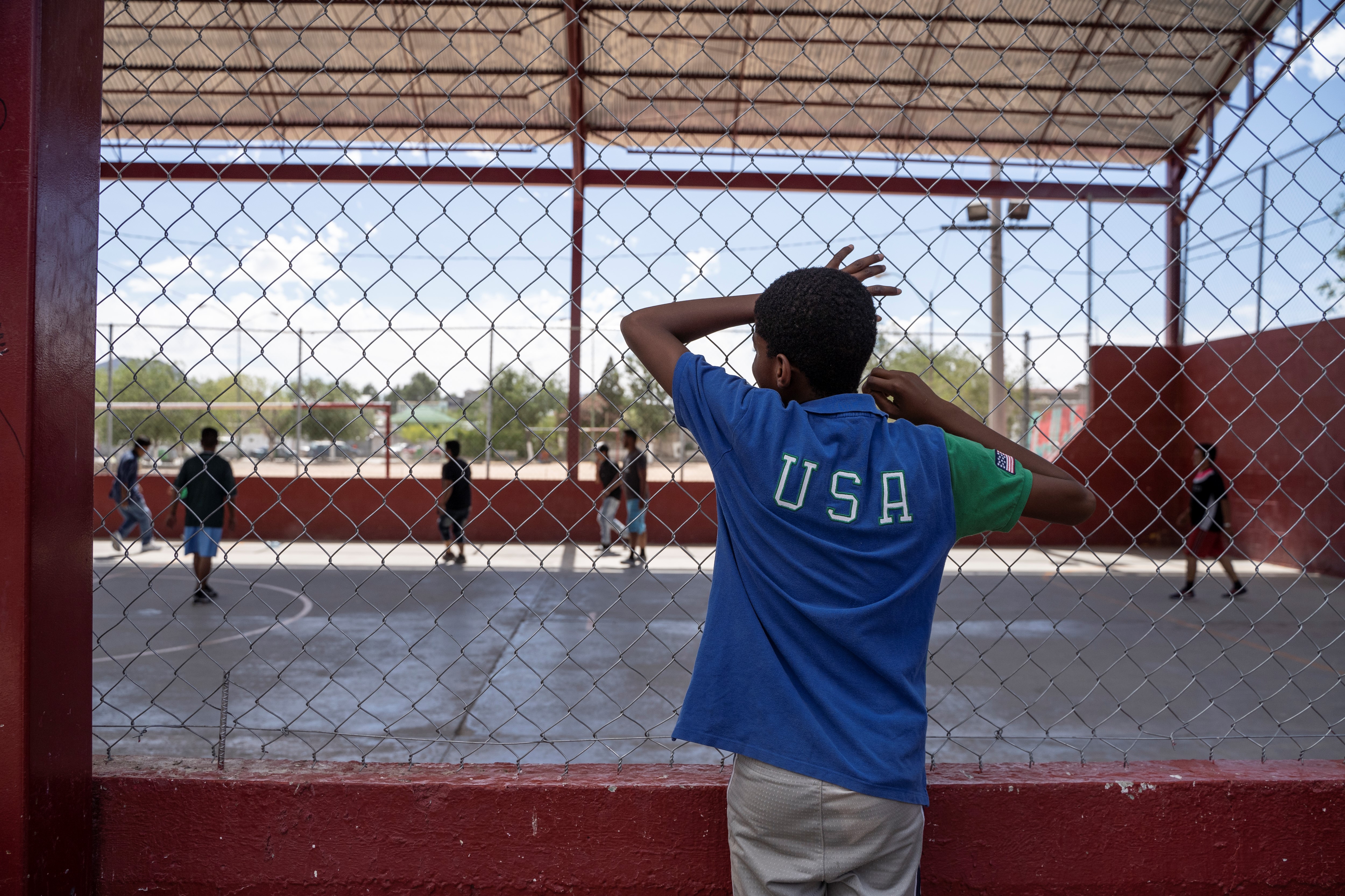 Cientos de niños y jóvenes quedan desamparados en Estados Unidos cuando son separados de sus padres por autoridades de migración. (Foto Prensa Libre: AFP)