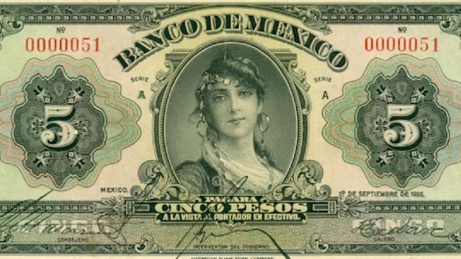 El primer billete de 5 pesos emitido por el recién creado Banco de México en 1925 tenía a una misteriosa mujer en su anverso. BANCO DE MÉXICO