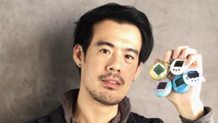 Josiah Chua tiene una colección de tamagochis y espera ansioso el lanzamiento de la nueva versión.