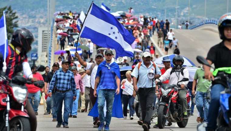 Honduras pasa por una crisis que ha llevado a un paro de servicios sanitarios y educativos.