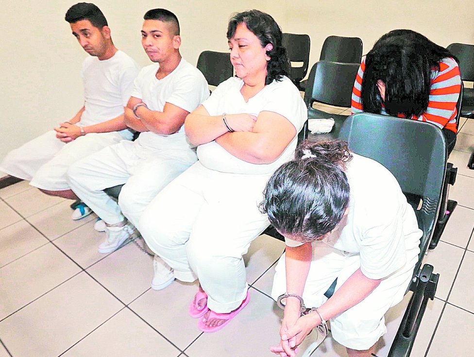Siete personas fueron condenadas en San Salvador a entre 15 y 30 años de cárcel por su participación en el grupo conocido como html5-dom-document-internal-entity1-quot-endViudas negrashtml5-dom-document-internal-entity1-quot-end. (Foto: cortesía La Prensa Gráfica)