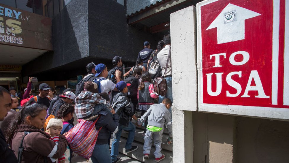 A diferencia del pasado, muchos migrantes desean entregarse a las autoridades de EE.UU. en la frontera para luego solicitar asilo. Foto:Getty Images