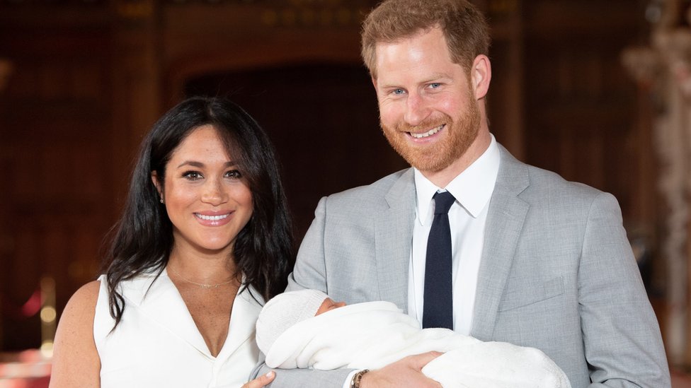 Los duques de Sussex con su hijo Archie. (Foto Prensa Libre: PA)