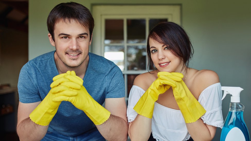 ¿Nos equivocamos a la hora de limpiar? Un informe advierte que ignoramos cuáles son los puntos (y los momentos) clave para mantener la higiene y prevenir infecciones. (Foto Prensa Libre: Getty Images)