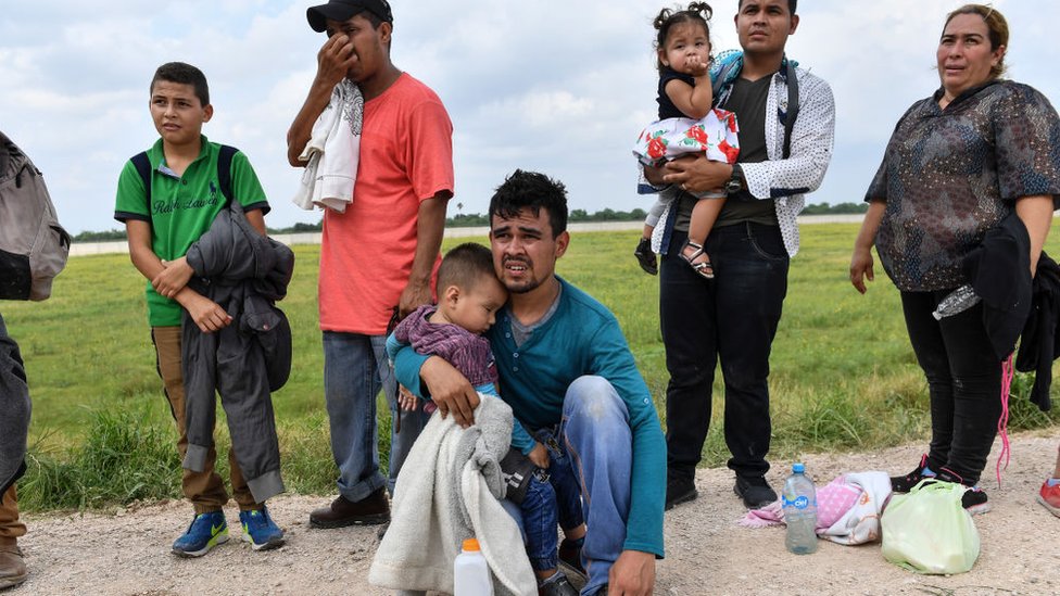 En los últimos meses, un número récord de familias ha cruzado la frontera sin documentos a Estados Unidos. Foto:Getty Images
