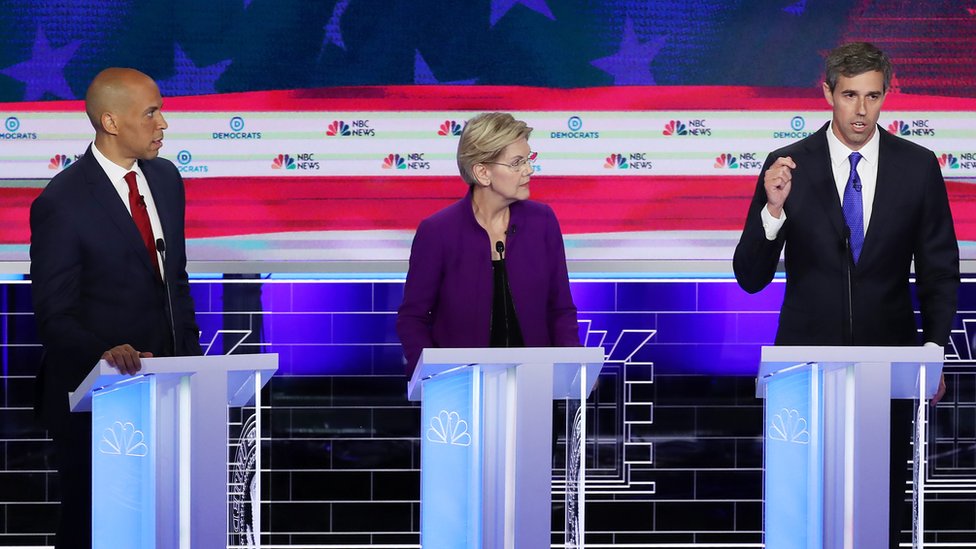Los memes de las caras de los "contrincantes" cuando el candidato Beto O'Rourke (derecha) habló en español no se hicieron esperar... GETTY IMAGES