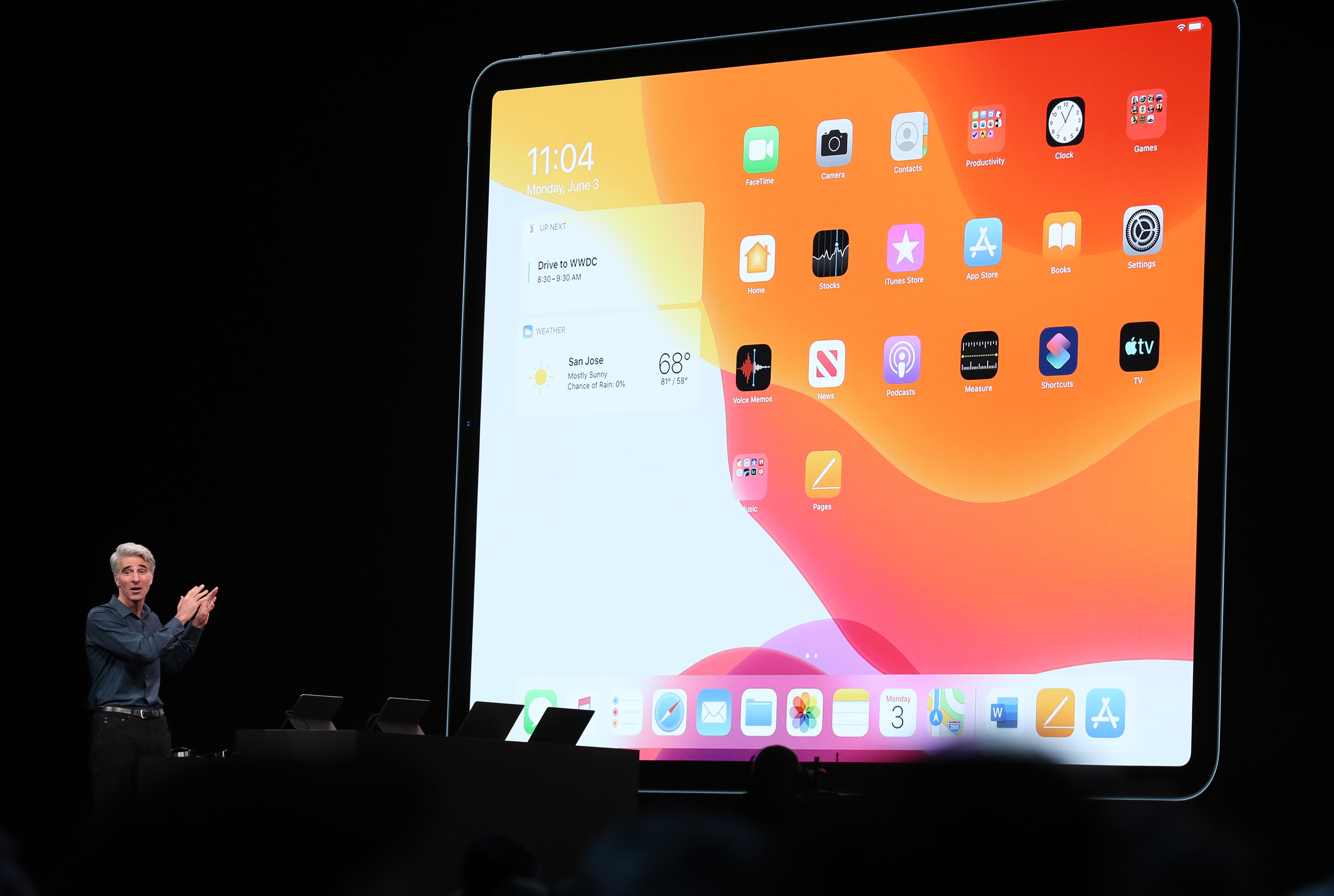 Craig Federighi, vicepresidente de software en Apple, presentó las novedades de la iPad Pro, en el pasado WWDC. (Foto Prensa Libre: AFP)