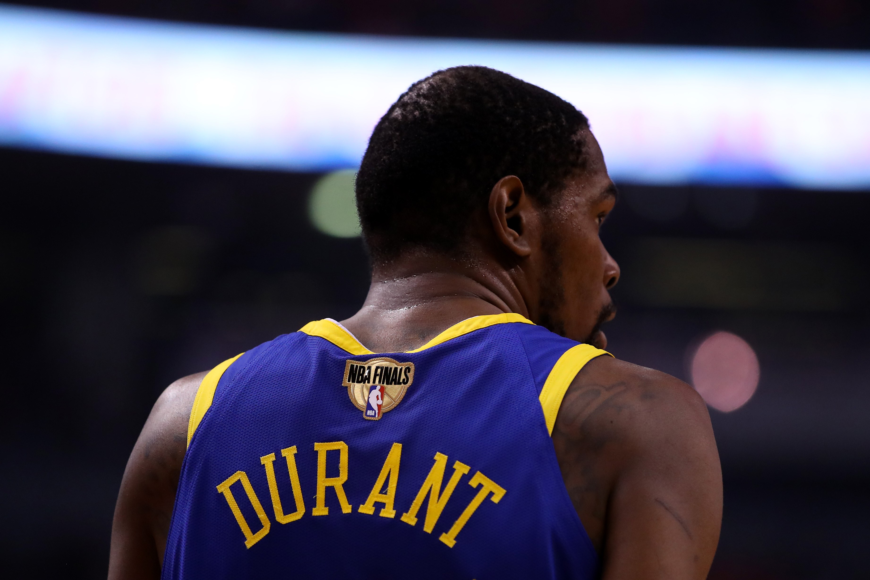 Kevin Durant deja a los Golden State Warriors. Por el momento se dedicará a recuperarse. (Foto Prensa Libre: AFP)