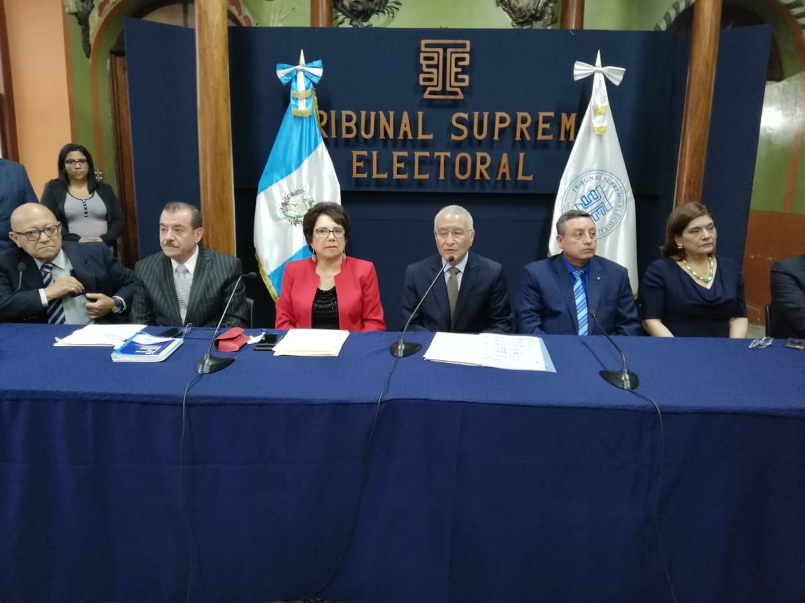 Magistrados del Tribunal Supremo Electoral durante la conferencia de prensa. (Foto Prensa Libre: 