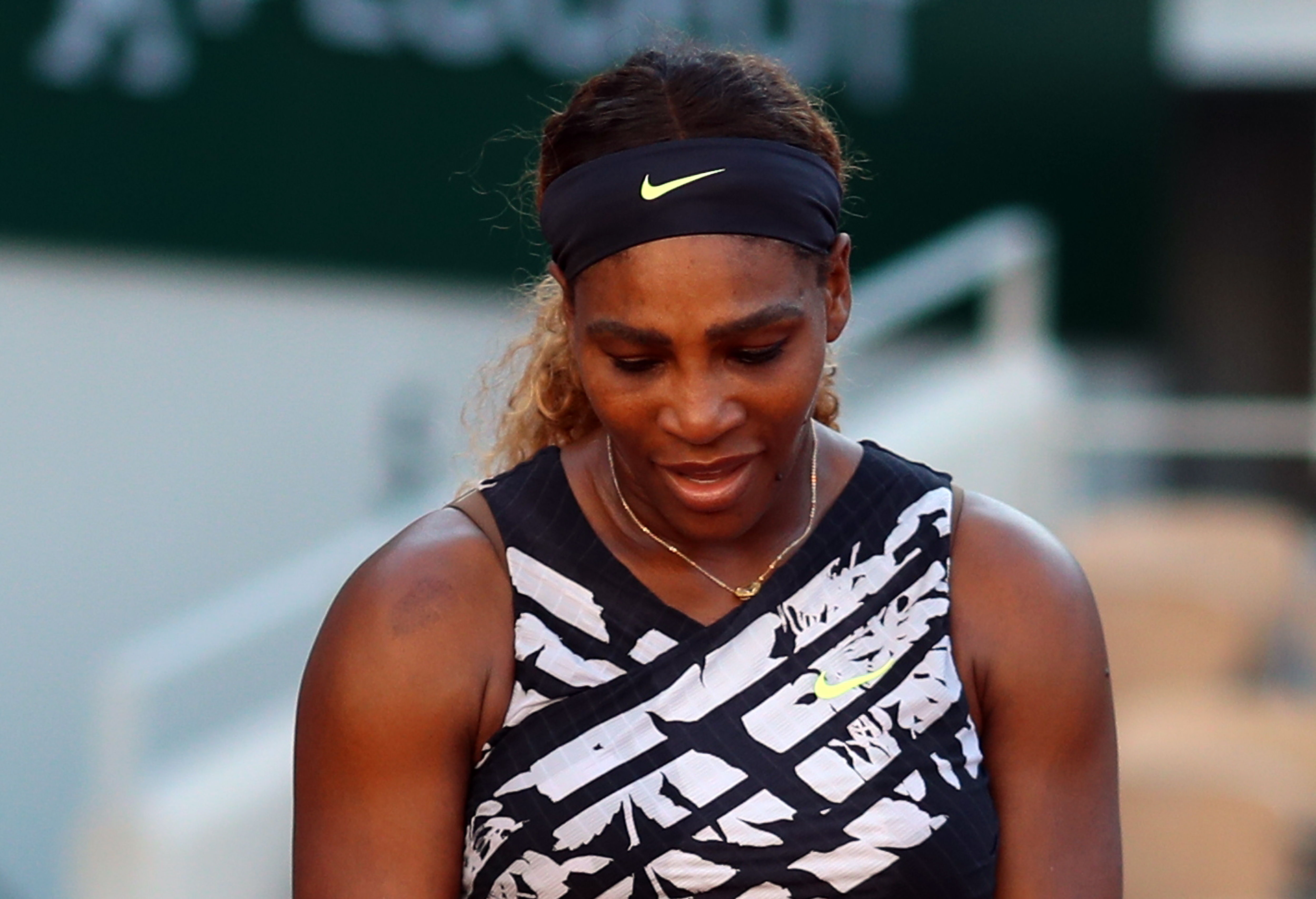 La estadounidense Serena Williams sufrió la eliminación en Francia. (Foto Prensa Libre: EFE)
