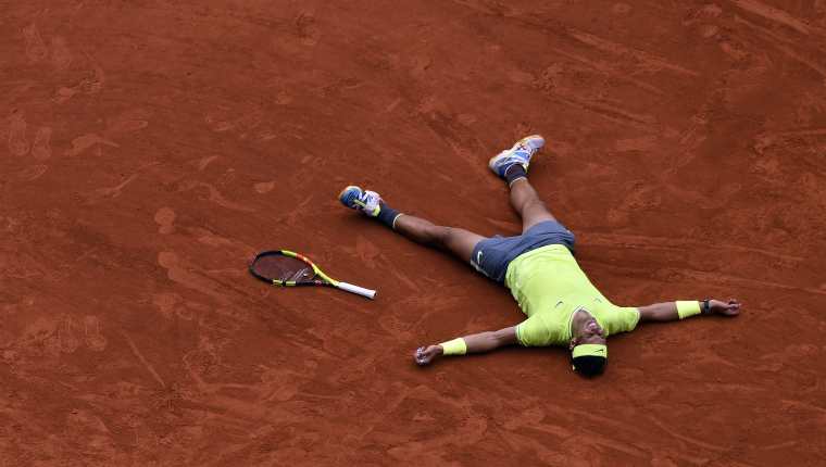 Rafael Nadal festeja la conquista de Ronald Garros. (Foto Prensa Libre: EFE)