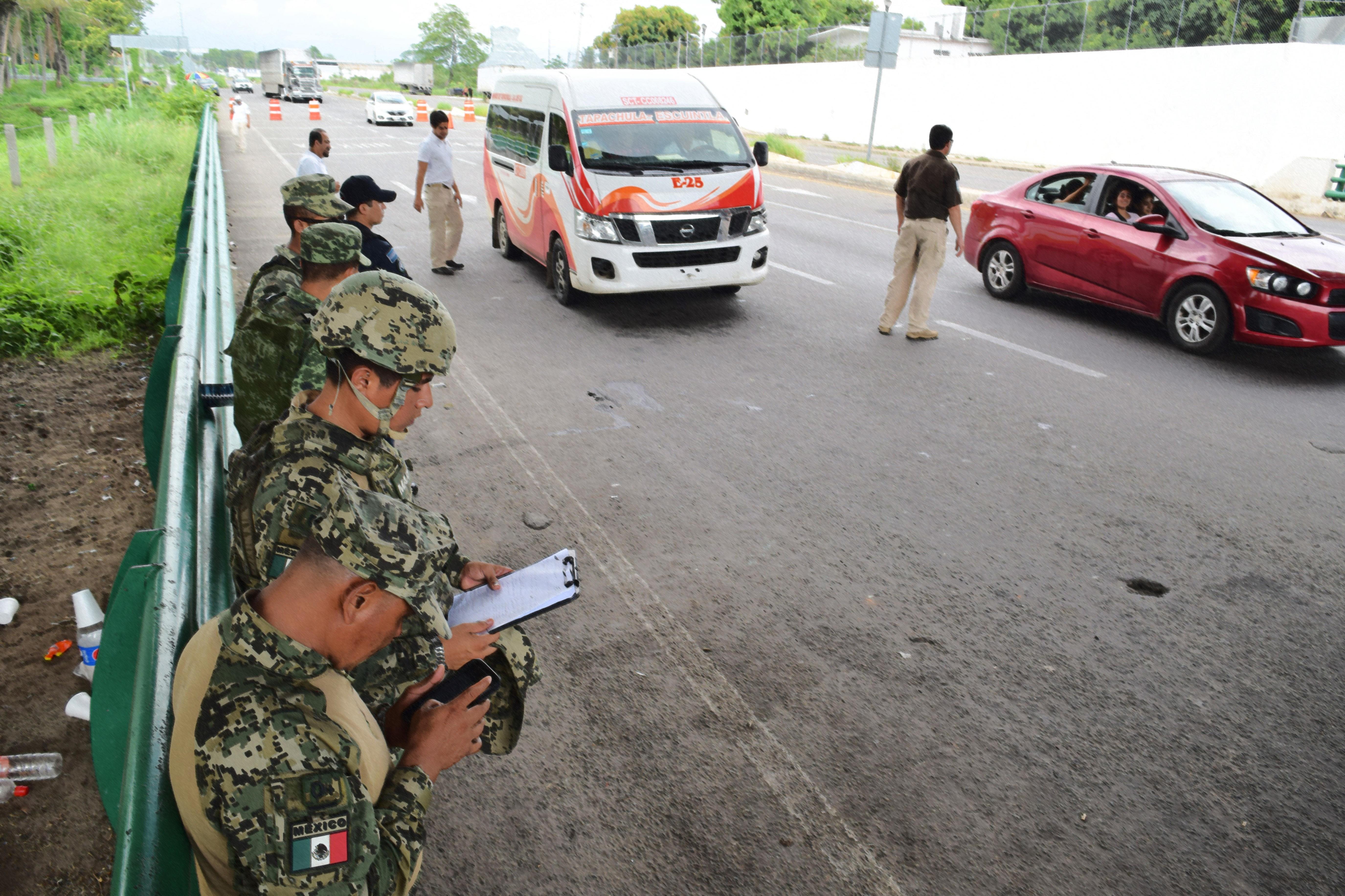 El Gobierno de México desplegó 103 policías para incrementar la seguridad y el control de la estación migratoria de Tapachula,Chiapas, fronterizo con Guatemala. (EFE)