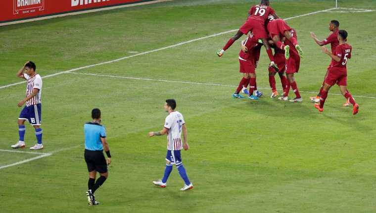 La selección de Qatar sorprendió a Paraguay y le igualó. (Foto Prensa Libre: EFE)