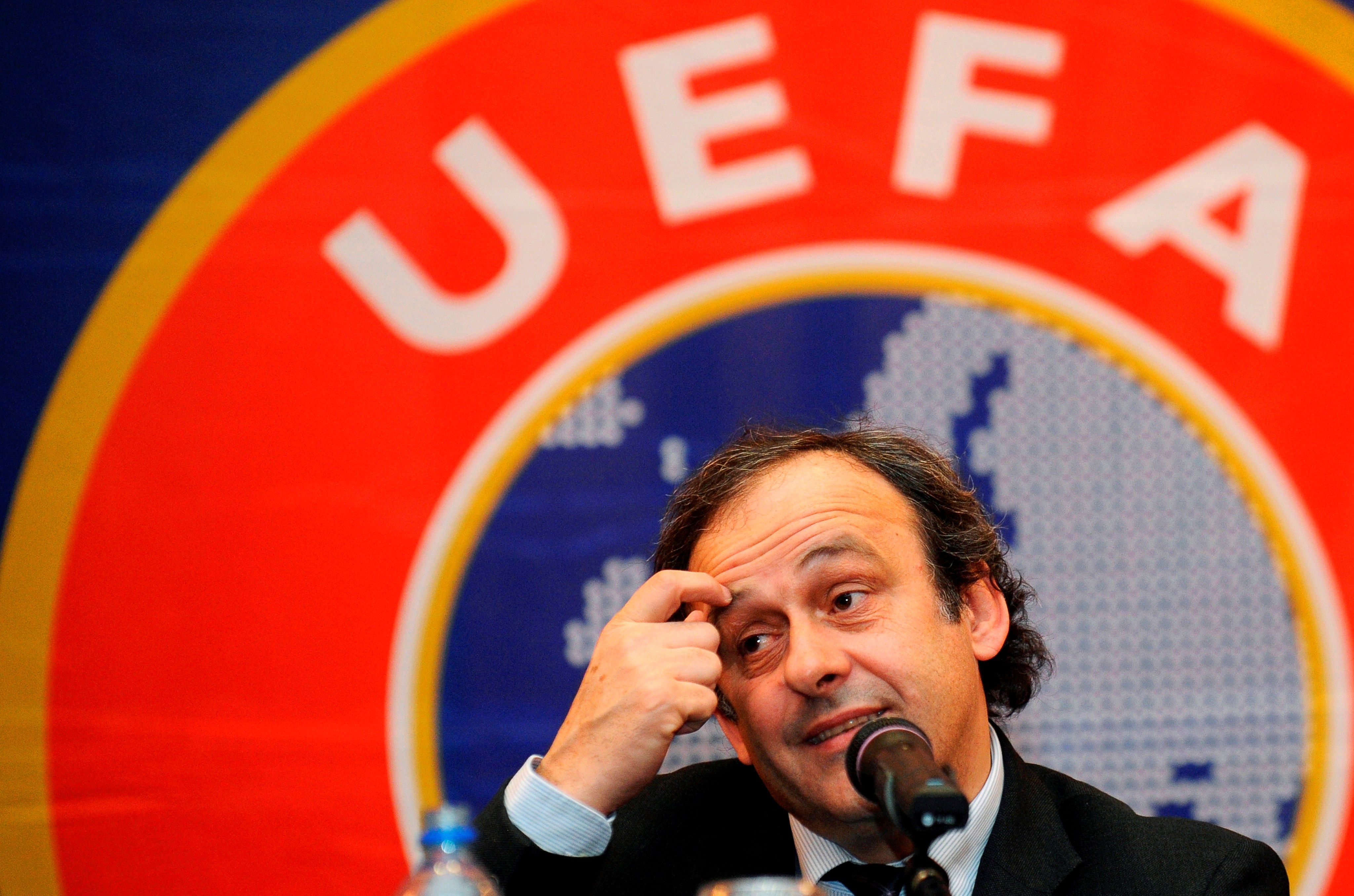 Foto de archivo del entonces presidente de la UEFA Michel Platini durante una rueda de prensa. (Foto Prensa Libre: EFE)