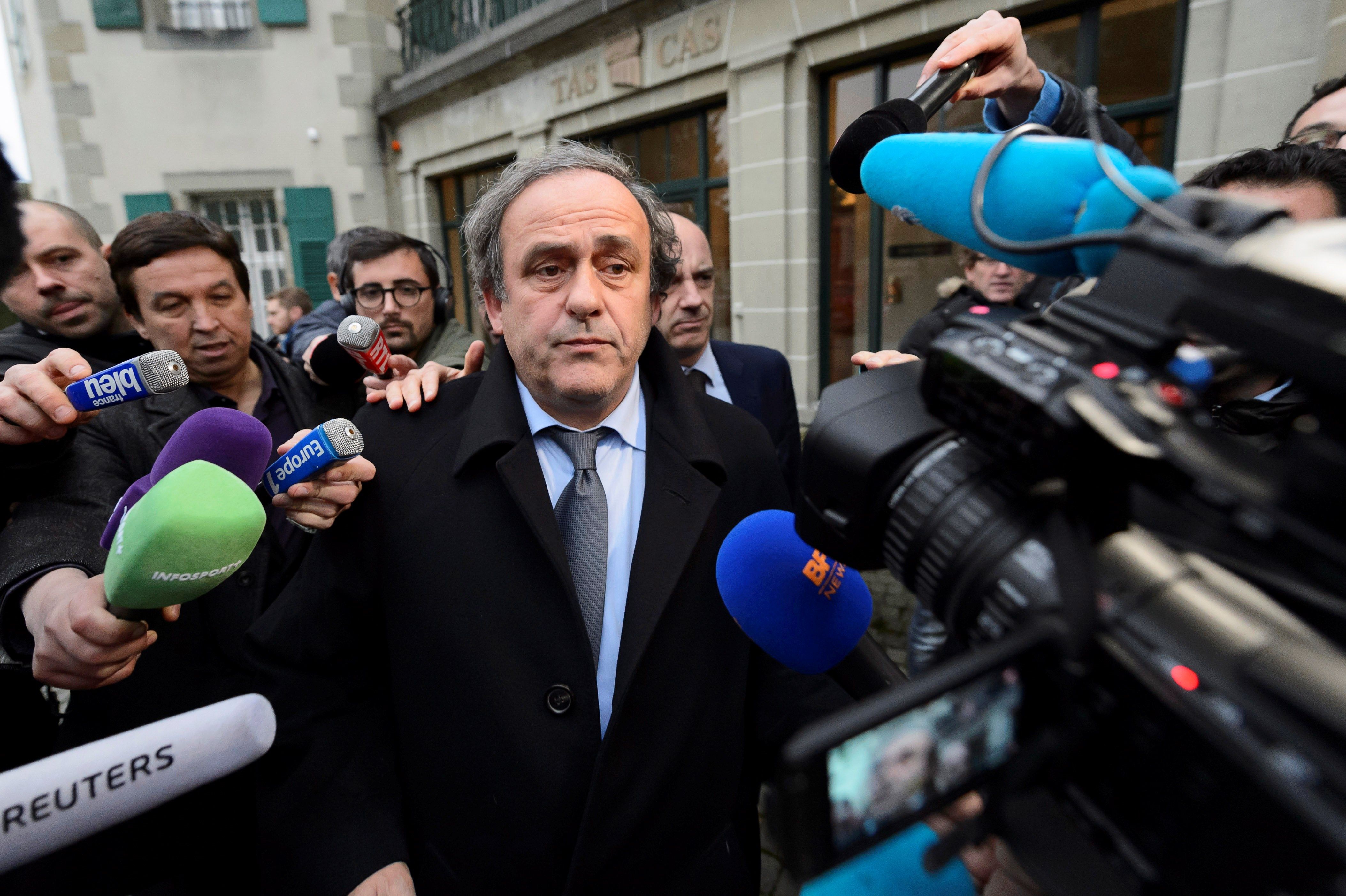 El expresidente de la Uefa Michel Platini atraviesa un mal momento en su carrera y vida personal. (Foto Prensa Libre: EFE)