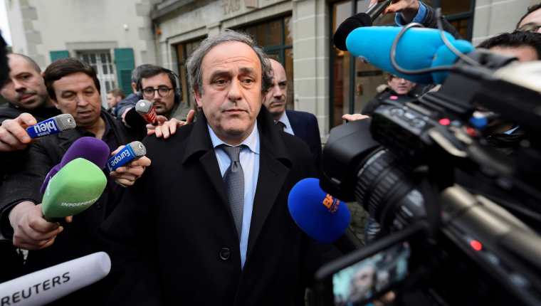 El expresidente de la Uefa Michel Platini atraviesa un mal momento en su carrera y vida personal. (Foto Prensa Libre: EFE)
