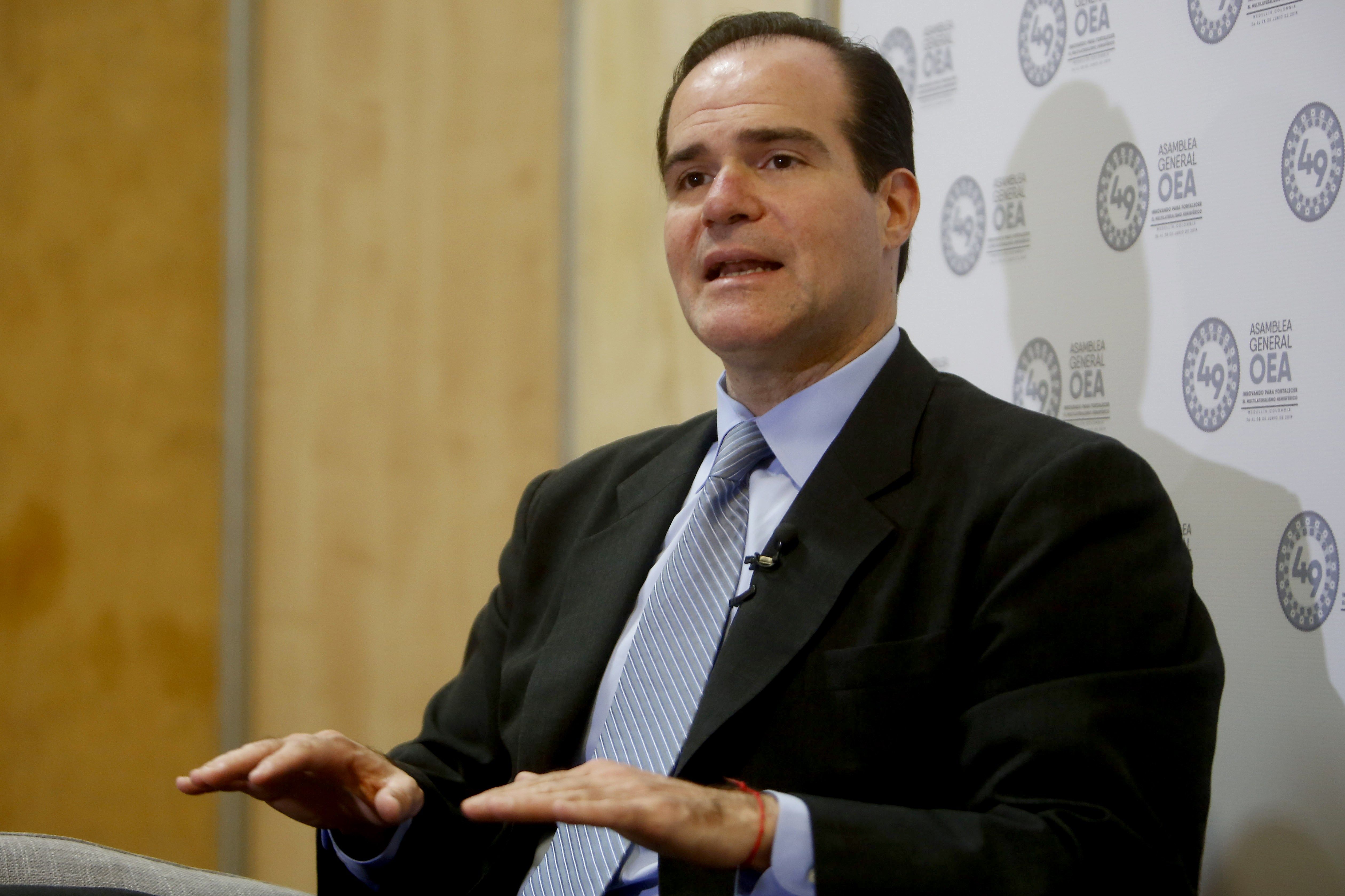 El asesor del presidente Trump, Mauricio Claver-Carone, advirtió que si Guatemala quiere ser parte del plan de desarrollo debe aceptar el acuerdo de asilo.  (Foto Prensa Libre: EFE)