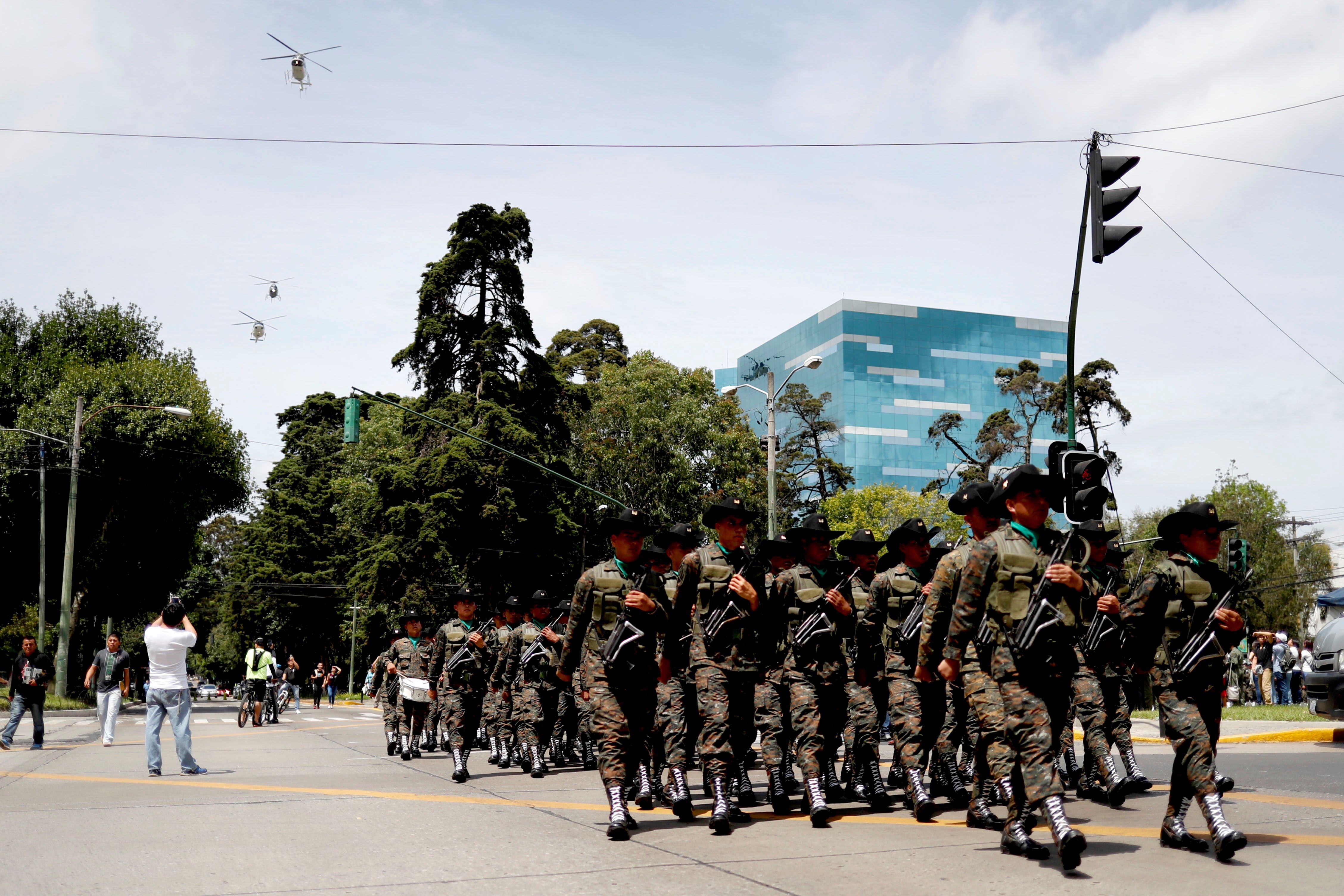 A diferencia de otros años, un desfile militar no saldrá a las calles el próximo 30 de junio. (Foto Prensa Libre: Hemeroteca PL)