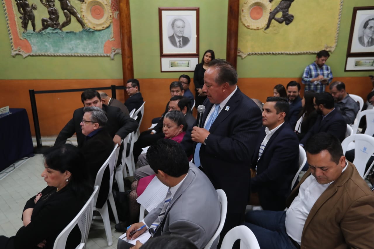 Reunión de los fiscales de los partidos políticos con los magistrados del Tribunal Supremo Electoral. (Foto Prensa Libre: Érick Ávila).