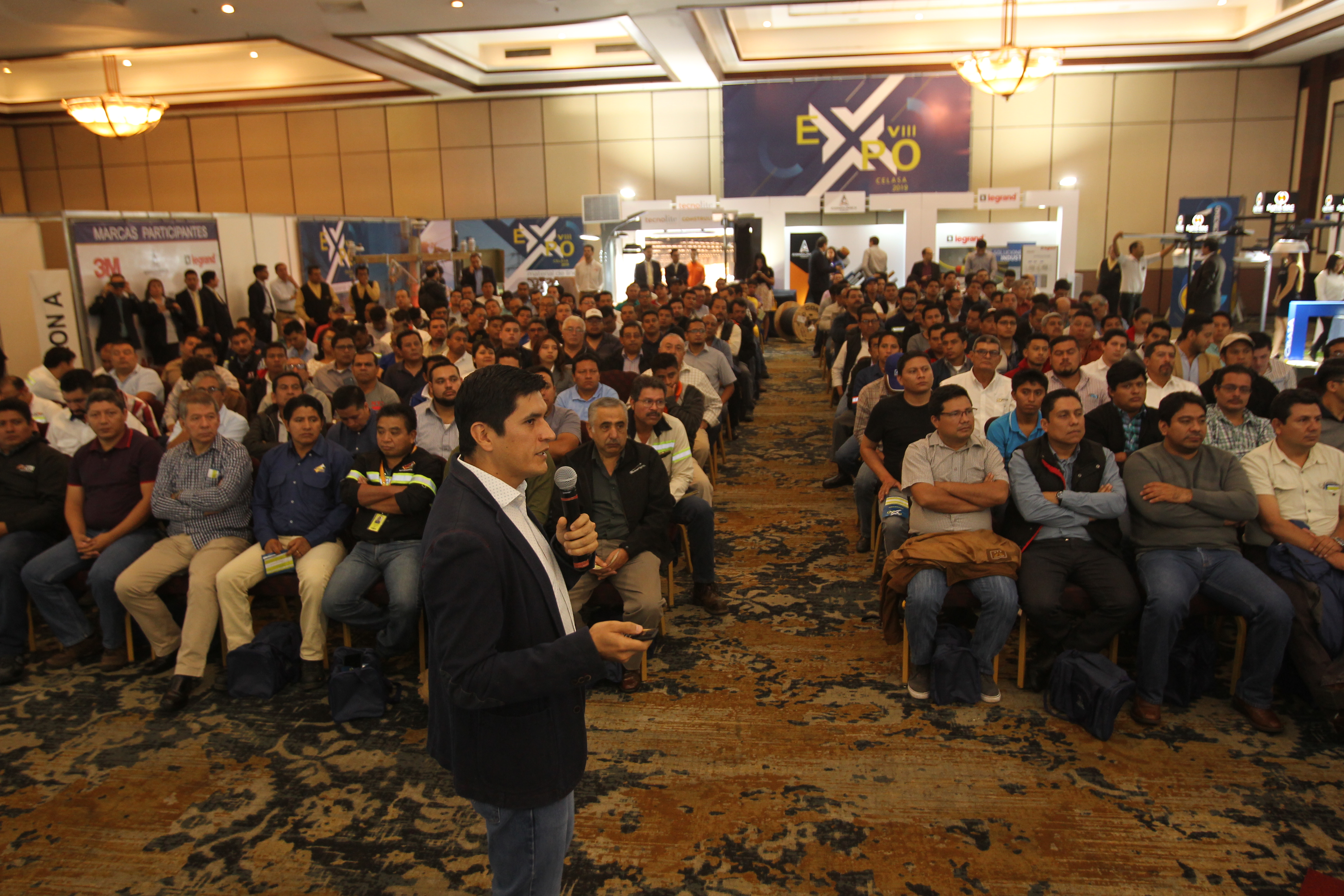 Expo Celasa recibió a  expertos eléctricos, que llegaron a ver los avances tecnológicos en esta área. (Foto Prensa Libre: Norvin Mendoza)