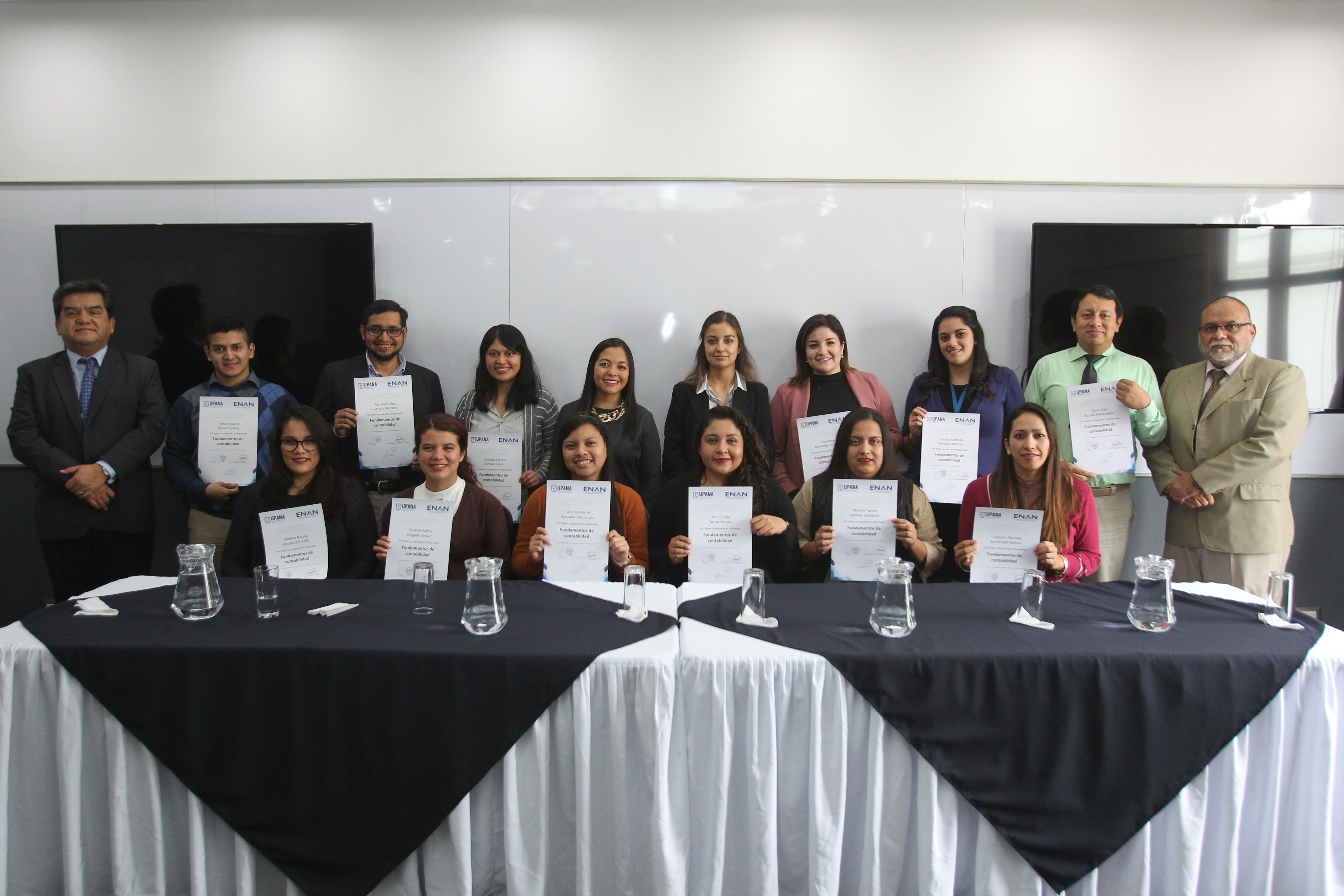 Capgemini por medio de la Universidad Panamericana capacitó a sus colaboradores en temas contables. (Foto Prensa Libre: Norvin Mendoza)