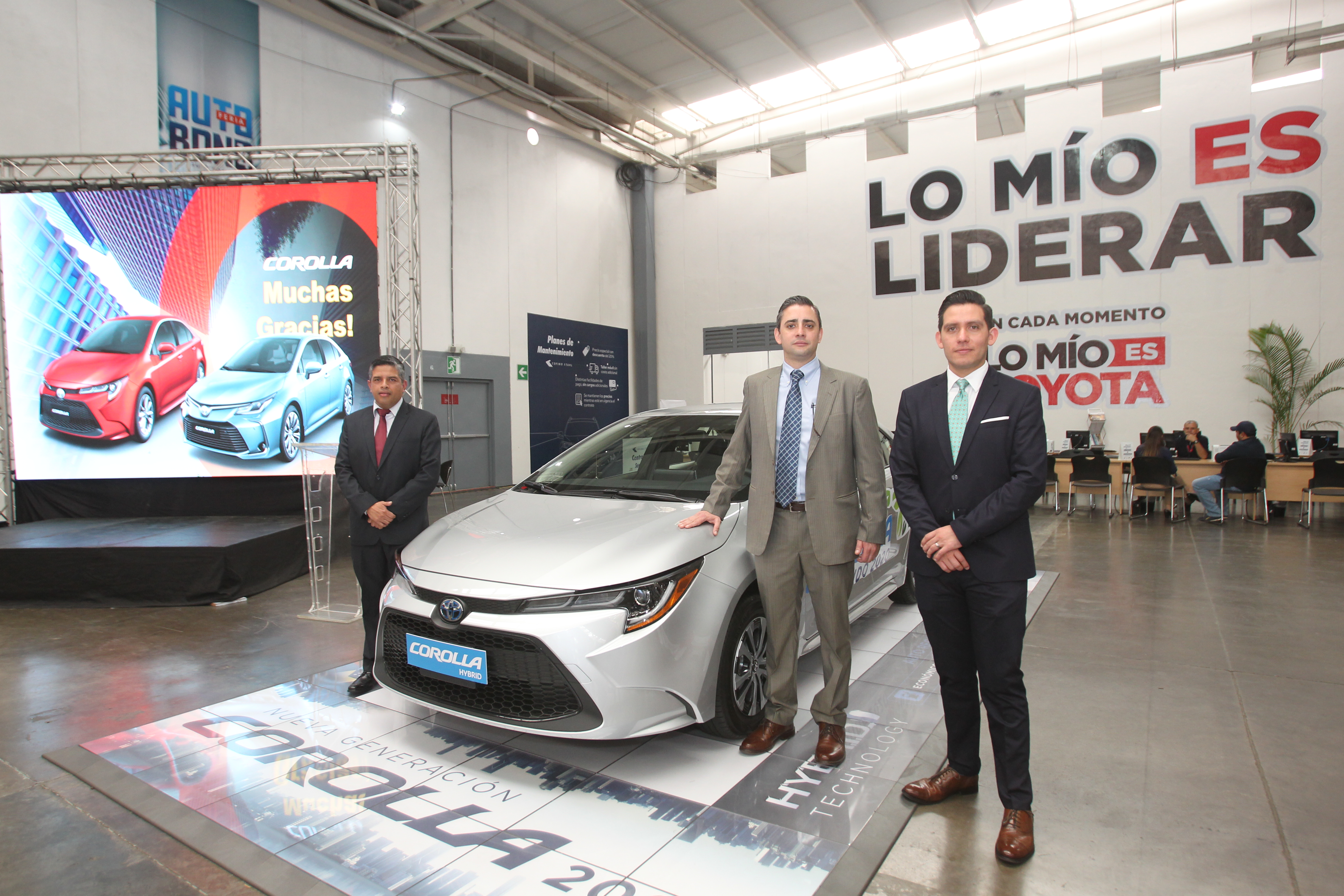 Personeros de Cofiño Stahl presentaron el nuevo Toyota Corolla. Foto Norvin Mendoza