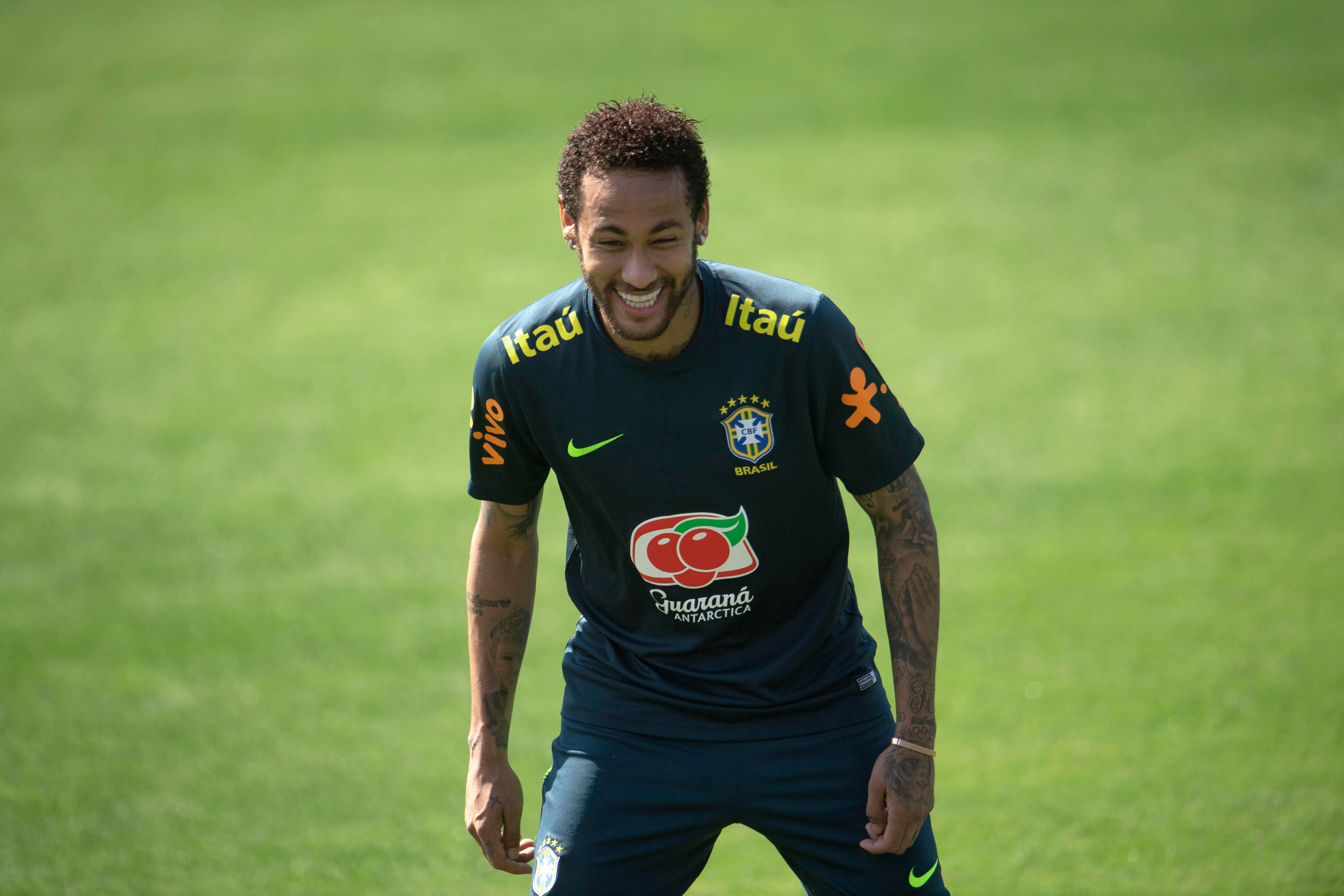 El delantero brasileño Neymar Jr trabajó con normalidad con sus compañeros previo a la Copa América. (Foto Prensa Libre: AFP)