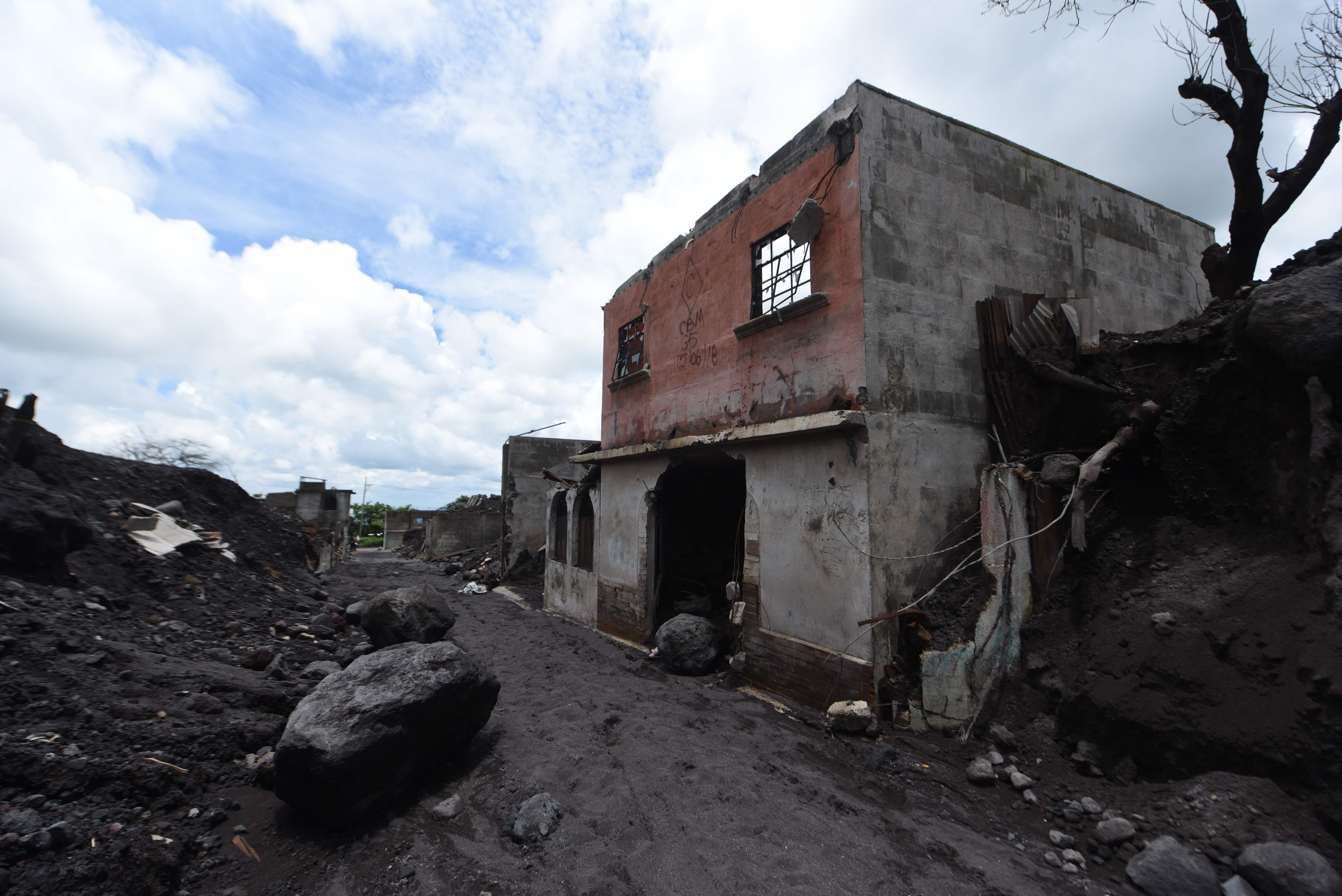 Vista de San Miguel Los Lotes, un año después de la erupción del Volcán de Fuego que destruyó a ese poblado y causó más de 200 muertos. (Foto Prensa Libre: AFP)